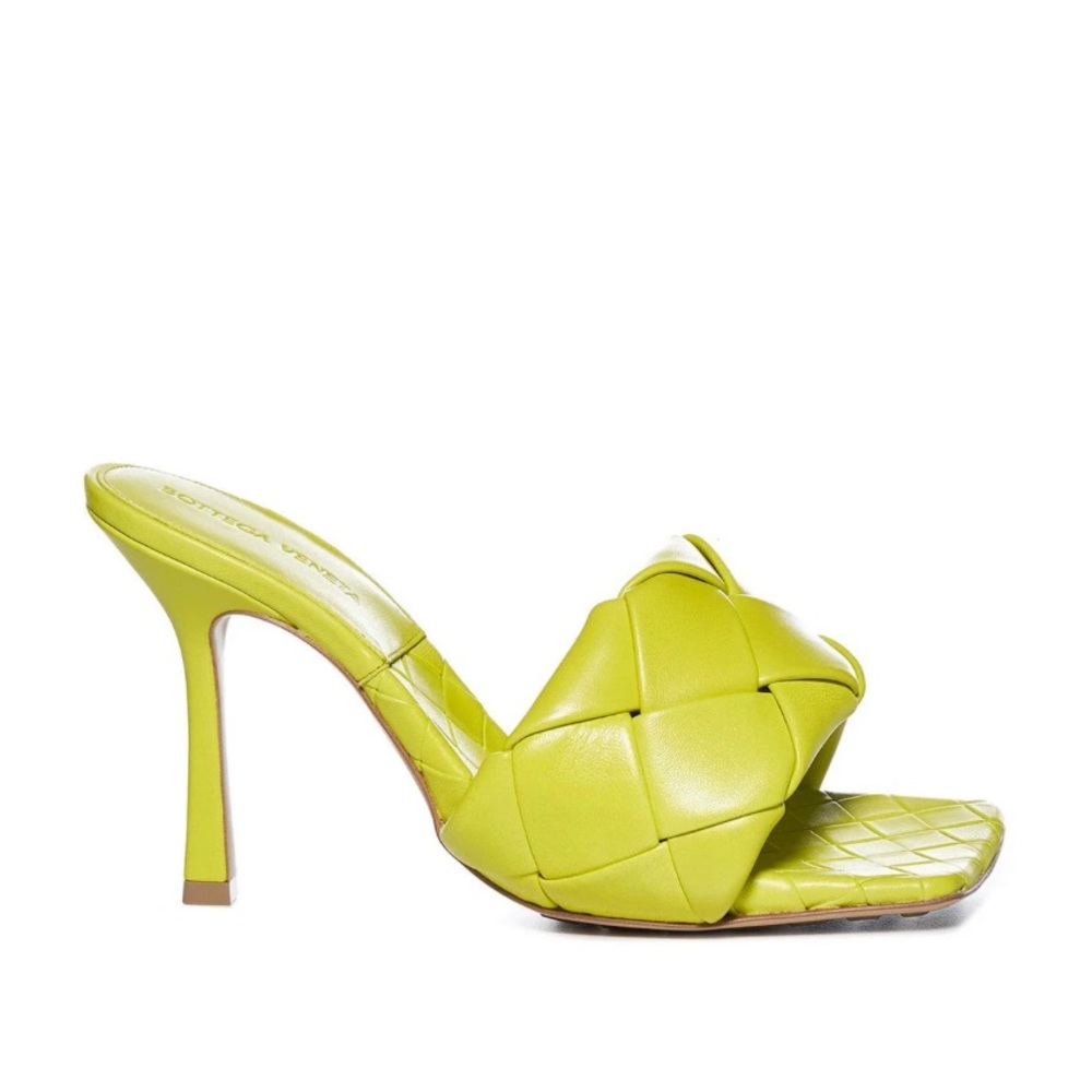 BRAND NEW BOTTEGA VENETA